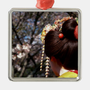 Japan, Kyoto. Rückansicht Nahaufnahme einer Geisha Ornament Aus Metall