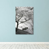 Japan, Tokio. Kirschblüten im Kaiserreich Leinwanddruck (Insitu (Holzboden))