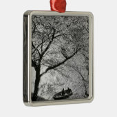 Japan, Tokio. Kirschblüten im Kaiserreich Silbernes Ornament (Rechts)