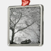 Japan, Tokio. Kirschblüten im Kaiserreich Silbernes Ornament (Links)