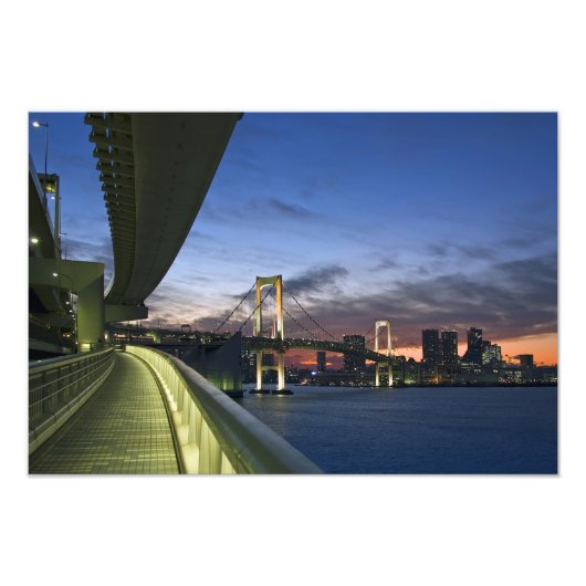 Japan. Tokio. Rainbow Bridge in Tokyo Bay. Fotodruck (Vorne)