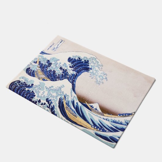 Japaner bewegt Fußmatte wellenartig (Schrägansicht)