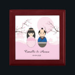 Japanese Couple for Design Wedding Erinnerungskiste<br><div class="desc">This Kokeshi Japanese Wedding Couple Wedding design i zu fun. With Soft colors, it i, and, inspired by Kokeshi dolls, shows zu couple on zu Traditional background of typical Japanese landscape. Available for Also same-sex couples or for any type other of event. If pflügt to personalize or because you C...</div>