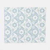 Japanese Floral Pattern in Soft Blue and White Fleecedecke (Vorderseite (Horizontal))
