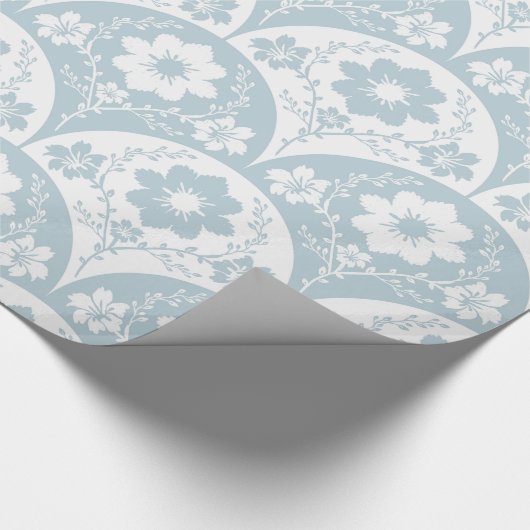 Japanese Floral Pattern in Soft Blue and White Geschenkpapier (Ecke)