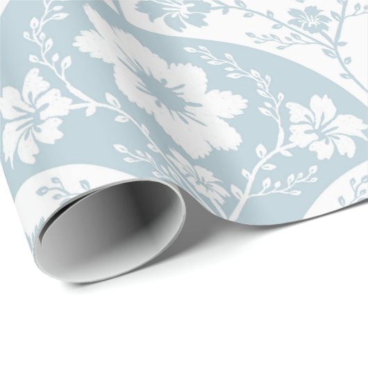Japanese Floral Pattern in Soft Blue and White Geschenkpapier (Rolleneckpunkt)