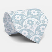 Japanese Floral Pattern in Soft Blue and White Krawatte (Gerollt)