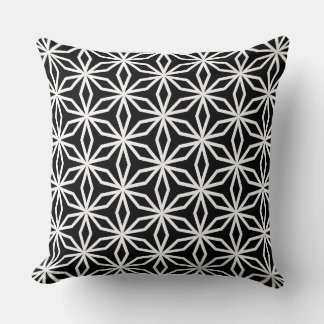 Japanese-Inspired Geometric Black and White Kissen