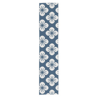Japanese Navy Blue Ivory Floral Geometric Pattern Kurzer Tischläufer