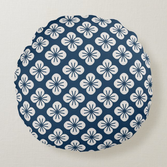 Japanese Navy Blue Ivory Floral Geometric Pattern Rundes Kissen (Vorderseite)
