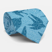 Japanese Swallows in Flight, Cobalt and Pale Blue Krawatte (Gerollt)