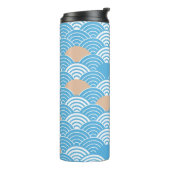 Japanese Waves Pattern Light Blue Beige Monograms Thermosbecher (Nach links gedreht)