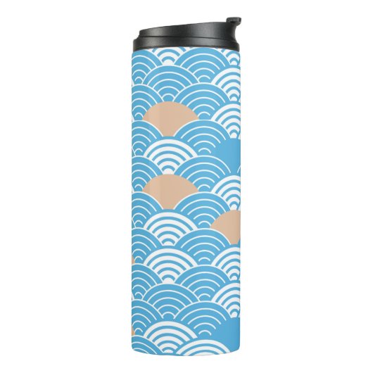 Japanese Waves Pattern Light Blue Beige Monograms Thermosbecher (Nach links gedreht)