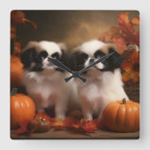 Japanisch Chin Welppy Autumn Delight Pumpkin Quadratische Wanduhr (Vorderseite)