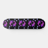 Japanisch Lila Koi Fish Ästhetik Schwarz Skateboard (Horizontal)