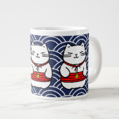 Japanisch Lucky Cat oder Maneki-Neko Jumbo-Tasse (Vorderseite Rechts)