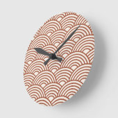 Japanisch Seigaiha Wave Rust Terracotta Runde Wanduhr (Winkel)