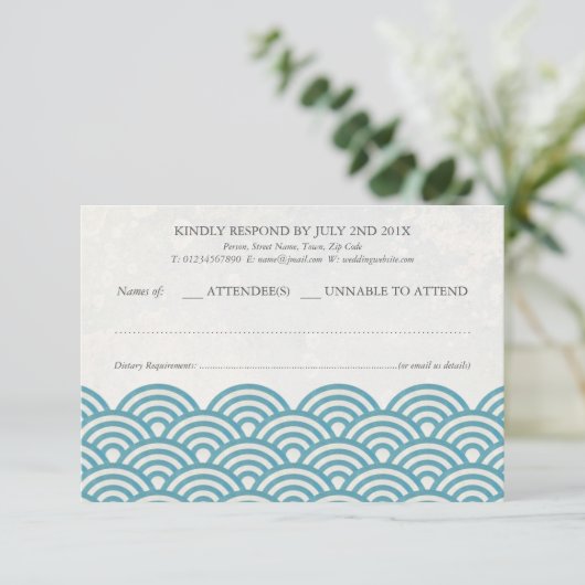 Japanisch Seigaiha Waves Elegant Beach Wedding UAW RSVP Karte (Stehend Vorderseite)