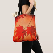 Japanische Ahornbaum-Blätter und Skriptfall Tasche (Von Nahem)