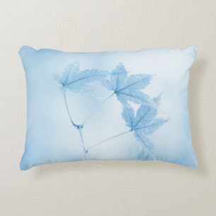 Japanische AhornBlätter in Blau Zierkissen