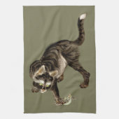 Japanische Katze fängt einen Frosch Geschirrtuch (Vertikal)