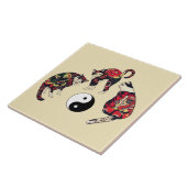 JAPANISCHE KATZEN, ROTE TATTOOS, YIN YANG FLIESE (Seite)