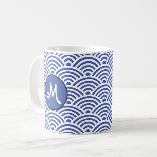 Japanische Klassik Wave Muster mit Monogramm Kaffeetasse (Vorderseite Links)