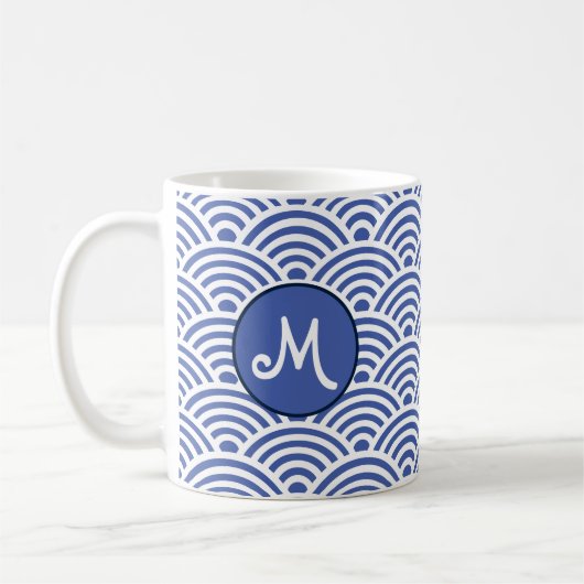 Japanische Klassik Wave Muster mit Monogramm Kaffeetasse (Links)