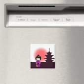 Japanische Kokeshi-Puppe im Tempel bei Sonnenunter Magnet (In Situ (Geschirrspüler))