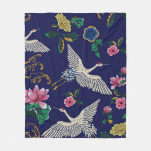 Japanische Kraniche, Wellen und Blumen. Stickerei- Fleecedecke