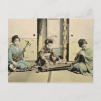 Japanische Mädchen spielen Flöte, Koto und Samis