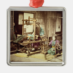 Japanische spinnende Frauen, c.1890 (Hand-farbiges Silbernes Ornament