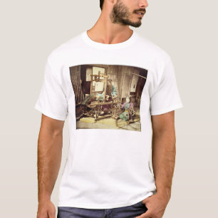 Japanische spinnende Frauen, c.1890 (Hand-farbiges T-Shirt