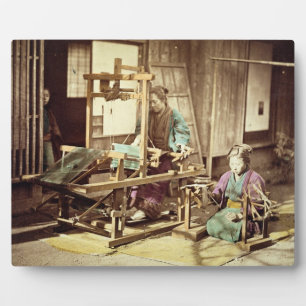 Japanische Weberinnen, c.1890 (handfarbenes Foto) Fotoplatte