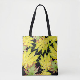 Japanischer Ahorn auf einer Tote-Tasche Tasche