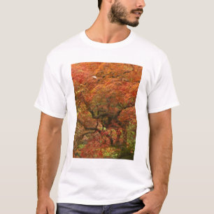 Japanischer Ahorn in Herbstfarbe T-Shirt