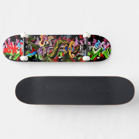 Japanischer Drache mit KanjiGraffitiSkateboard Skateboard (Horizontal)