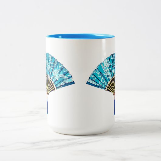 Japanischer Fan in Türkisblau und Weiß Zweifarbige Tasse (Mittel)