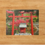 Japanischer Garten Rote Torii Tor und Schrein Foto Puzzle<br><div class="desc">Ein buntes Puzzle,  das das Foto eines roten Torii-Tors in einem japanischen Garten mit einem roten,  miniaturisierten Shinto-Schrein und Rot,  Miniatur-Shinto-Schrein zeigt. HINWEIS: Für Rätsel bis zu 16 x 20 Zoll optimiertes Bild. Foto: Point Defiance Park Japanischer Garten</div>