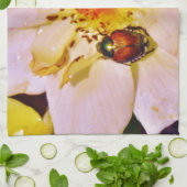 Japanischer Käfer auf White Rose Geschirrtuch (Gefaltet)