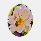 Japanischer Käfer auf White Rose Keramikornament (Rechts)