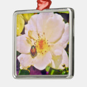 Japanischer Käfer auf White Rose Silbernes Ornament (Links)