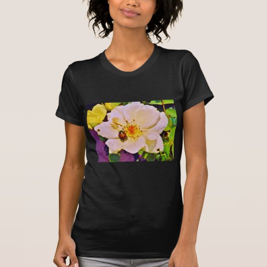 Japanischer Käfer auf White Rose T-Shirt (Vorderseite)