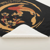 Japanischer Koi-Karpfen mit Sakura-Kirschblossom Sherpadecke (3/4)