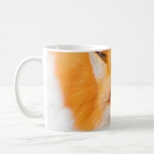 Japanischer Roter Fuchs, der ruht, schläft und spi Kaffeetasse