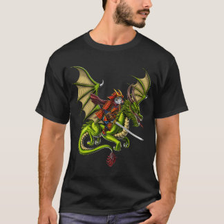 Japanischer Samurai-Katze, die einen Drachen reite T-Shirt