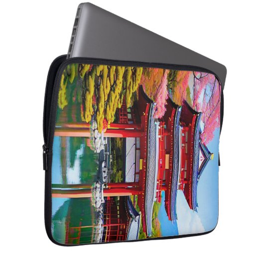 Japanischer Tempel Laptopschutzhülle (Vorne Rechts)