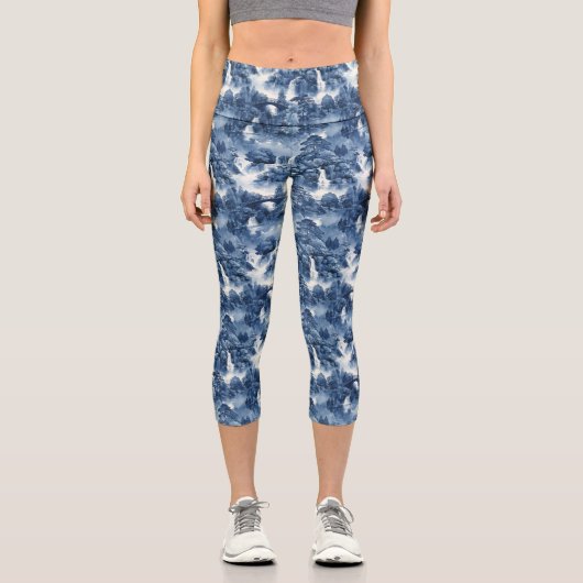 Japanischer Wassergarten in einem blauen weißen Po Capri Leggings (Vorderseite)