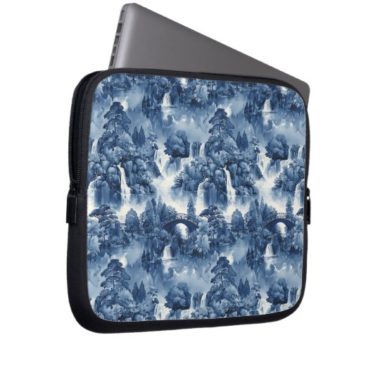 Japanischer Wassergarten in einem blauen weißen Po Laptopschutzhülle (Vorne Rechts)