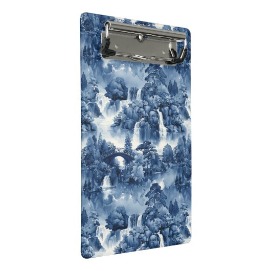 Japanischer Wassergarten in einem blauen weißen Po Mini Klemmbrett (Schrägansicht)